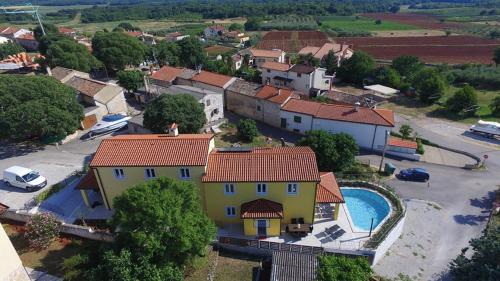 Complex of 2 villas Mugeba III with 2 private pools for up to 16 persons in Porec near the Aquapark