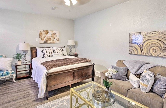 Compton Studio w/ Sunny Patio: Near Airport!