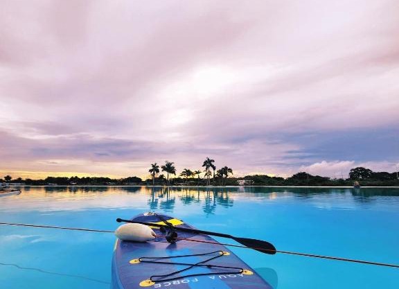 Con jacuzzi privado, laguna y Paddle board
