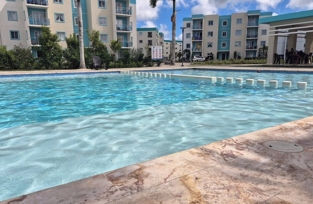 Residencial tipo resort con 11 piscinas.