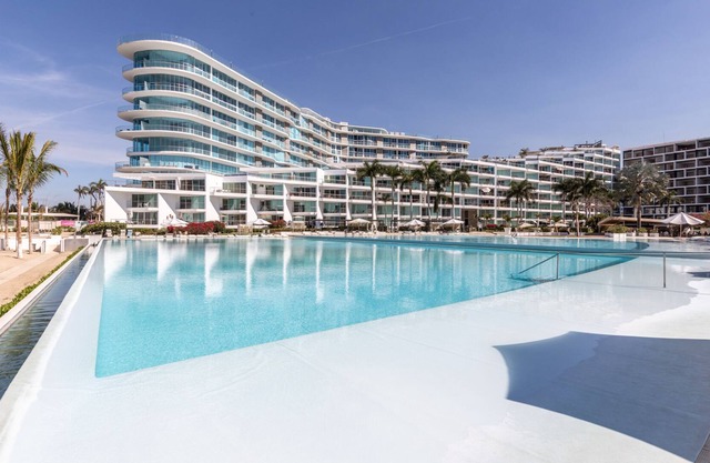 Condo Aria Ocean 411 by Kivoya