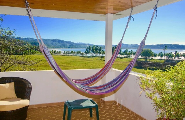 Escape al lujo. Vistas a la playa y al mar, únicas en Playa Sámara. ¡Reservar ahora!