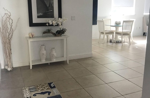 2/2 Condo, a pasos de aguas cristalinas de color turquesa.
