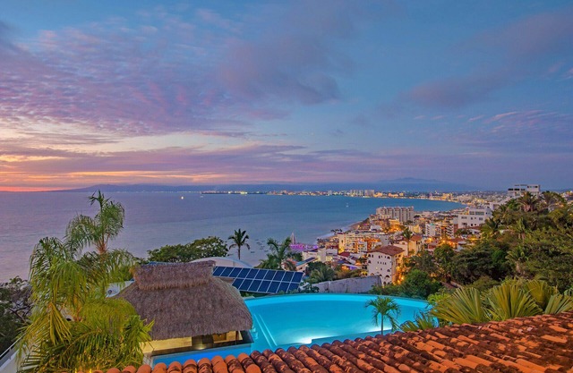 Condo, 3 hab magnífico con vistas a la Bahía de Banderas. Puestas de sol y fuegos artificiales diarias !!