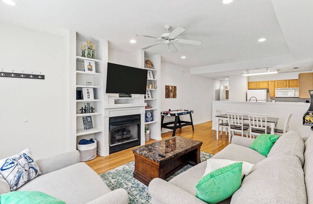 Condo in the Highlands walkable to restaurants, bars, and shopping