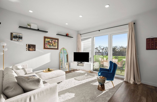 Condo in Vibrant Austin - 2 Bedroom/1 Bathroom