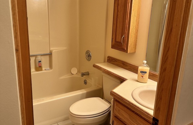 Condo in world class Leelanau Peninsula, Suttons Bay Beach Condo
