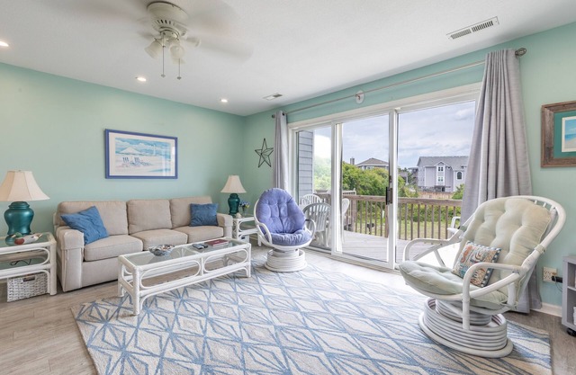 Condo located between the ocean and community pool, ideal for small families or couples