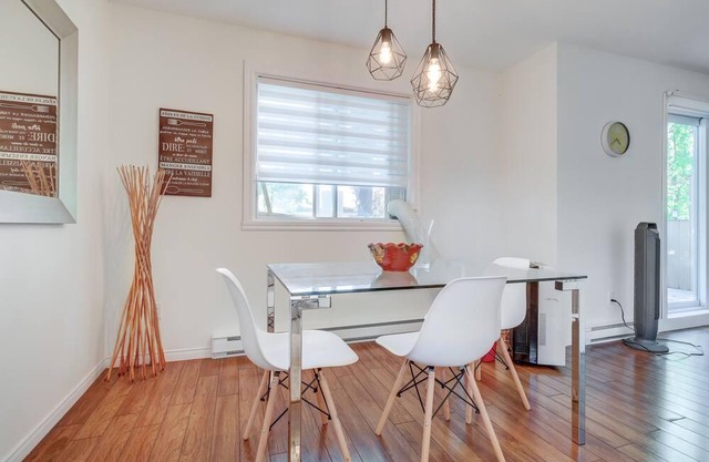 Condo Moderne 2 Chambres 15min du Centre Ville