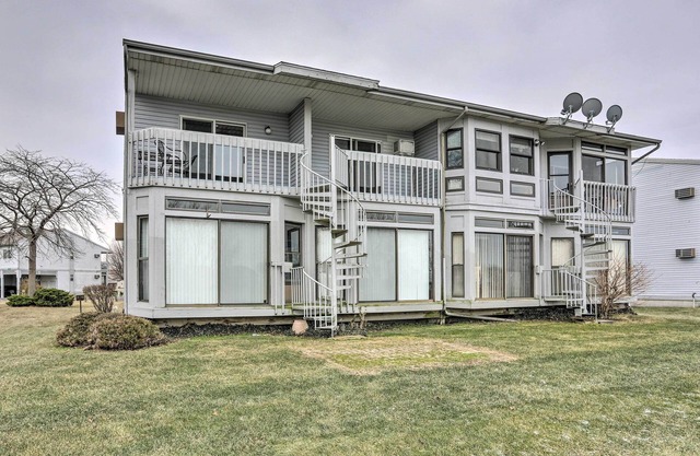 Condo w/ Balcony, Dock & Access to Lake Erie