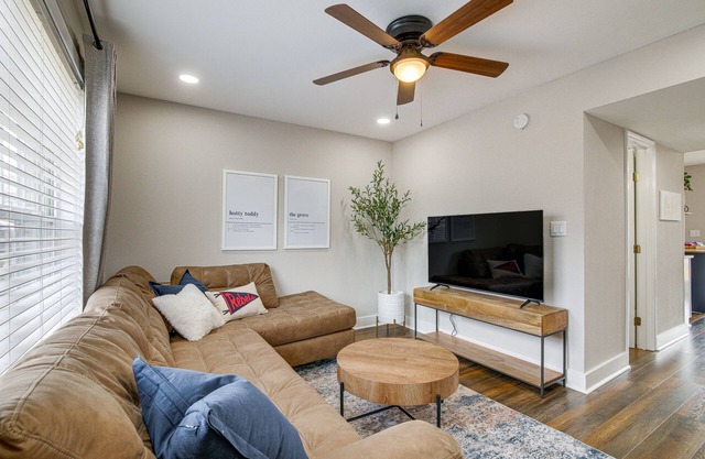 Condo w/ Pool: Walk to University of Mississippi!