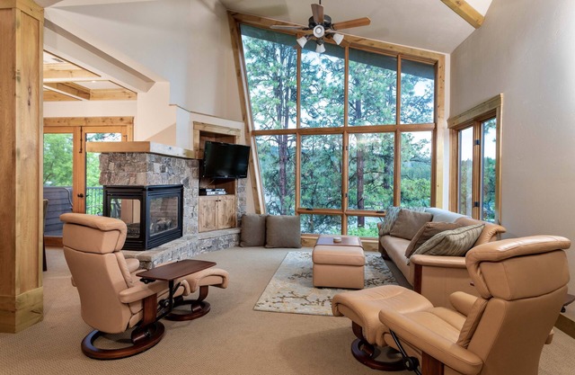 Condo w/stone fireplace, great views, A/C - Marina Cay Estates Luxury Condo