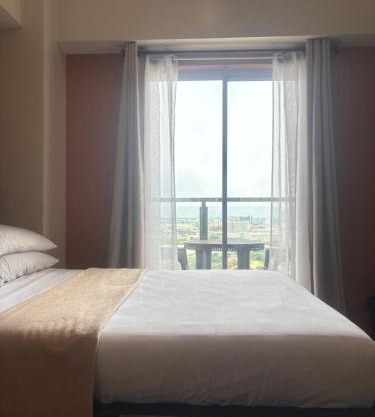 Condo with Balcony - MIGAs Haven at Sunvida Tower