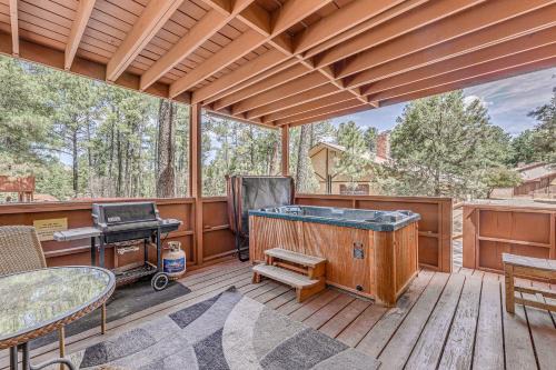 Condo with Hot Tub about 4 Miles to Ruidoso Winter Park!
