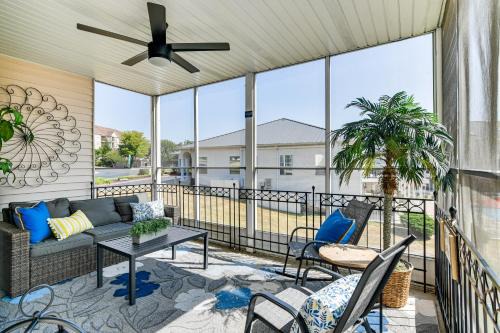 Condo with Pool about 2 Mi to Table Rock Lake!