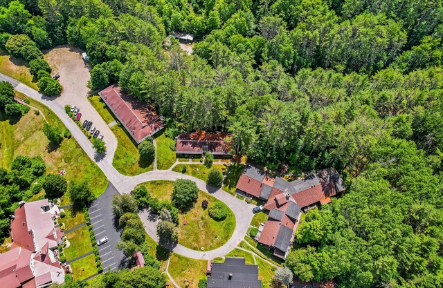 Condo with private community beach/pond access - on-site tennis & golf nearby