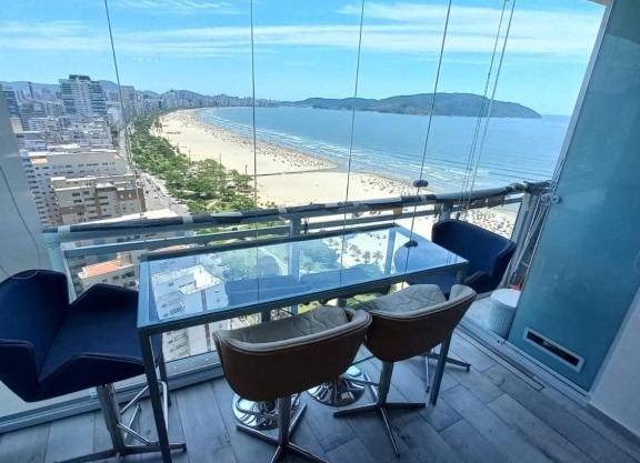 Condomínio de Luxo em Frente à Praia (novinho)