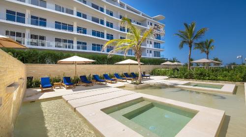 Condominio frente al mar con acceso directo a la playa Morros IO