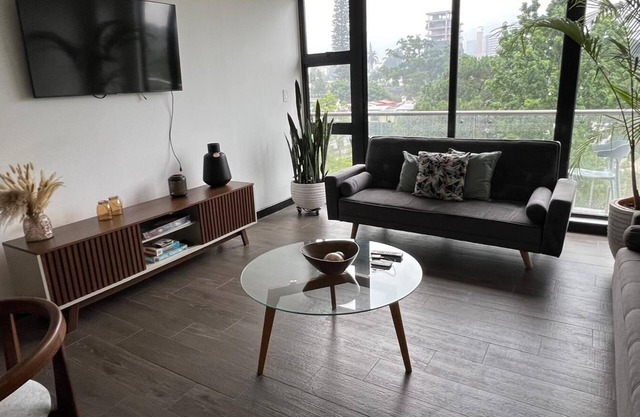 Condominio con estillo en area tranquilla y contemporania.