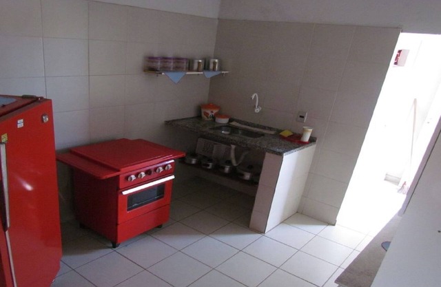 Condominio de diez chalets y piscina para invitados. Excelente costo beneficio.