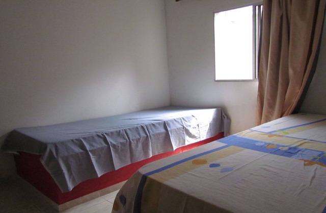 Condominio de diez chalets y piscina para invitados. Excelente costo beneficio.