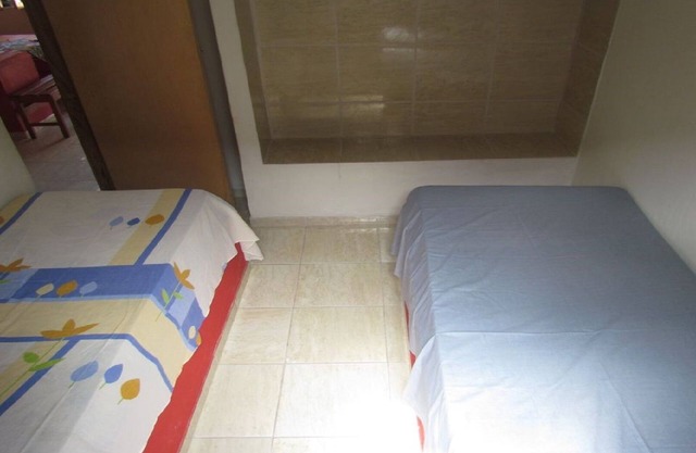 Condominio de diez chalets y piscina para invitados. Excelente costo beneficio.