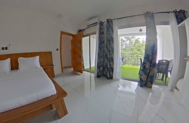 Junior Suite con salón-Habitaciones conectadas-Baño con ducha-Vista al rio