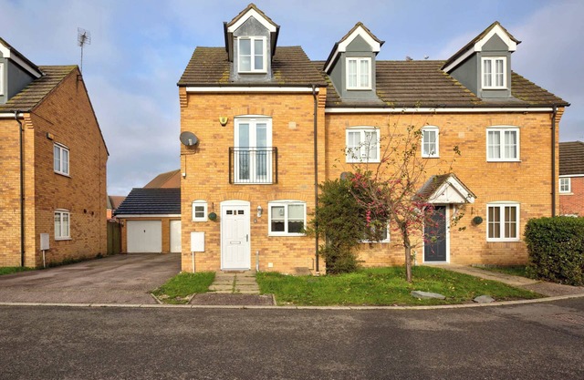 Comfortable 3 Bed Home with Garden in Peterborough