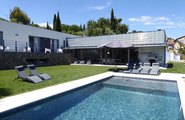 Villa contemporánea con piscina en calma, a 10 min de Cannes, a 5 min de la A8