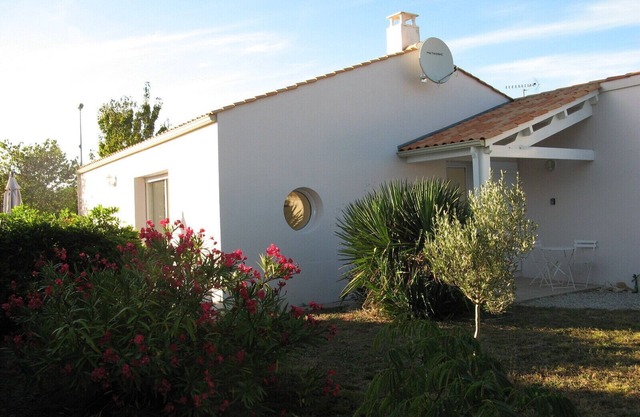 Villa contemporánea, a 5 minutos a pie del pueblo, 4. 5 km del mar.