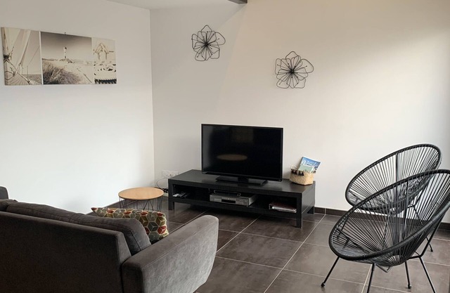 Tranquilo Casa contemporánea en el techo de paja