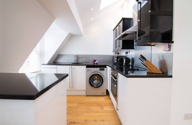 Contemporary 1 Bedroom Flat In Fulham