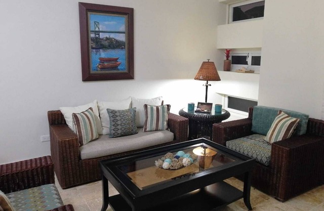 CONTEMPORÁNEO DE 1 HABITACIÓN - A 5 MIN. DE LA ZONA COLONIAL