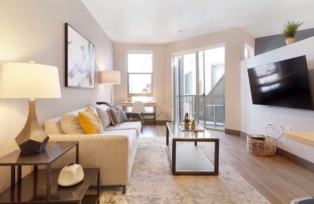 Contemporary 1BR, in unit Washer/Dryer, parking with all amenities!
