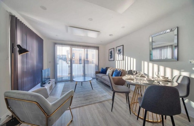 Contemporary 2 Bedroom Apartment in Ashford