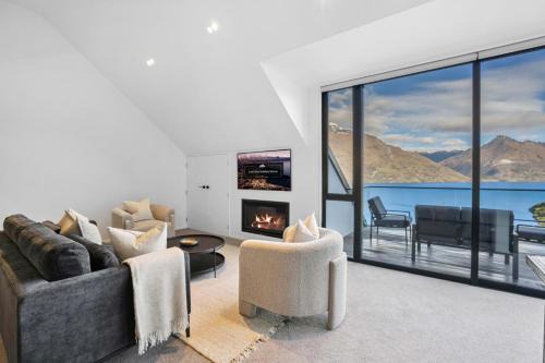 Contemporary 3 Bedroom House with Stunning View