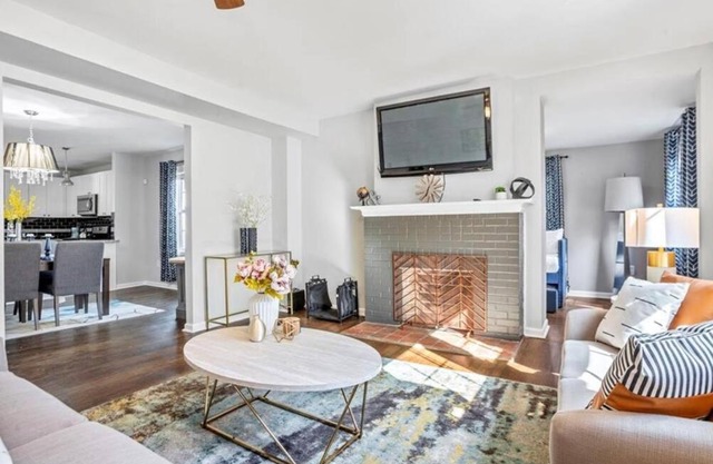 Contemporary 3BR Home with Private Hot-Tub