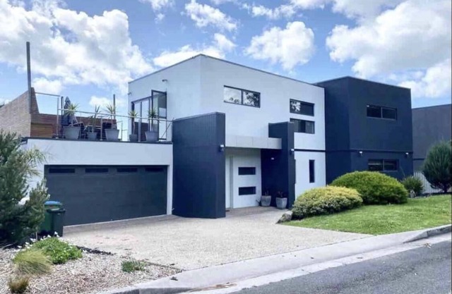 Contemporary 4-Bedroom Beach House with Pool Table and more!