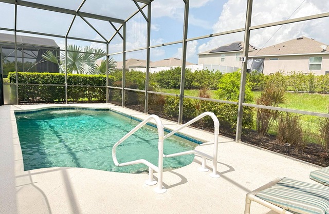 Casa contemporánea de 5 habitaciones con piscina privada y spa en Calabay