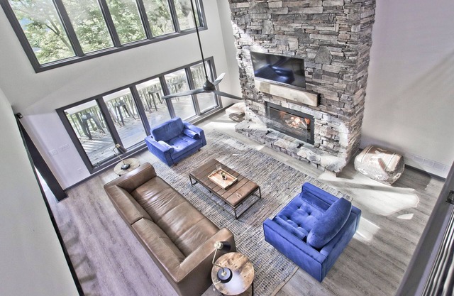 Contemporary 5 bedroom and 4 bath lake home