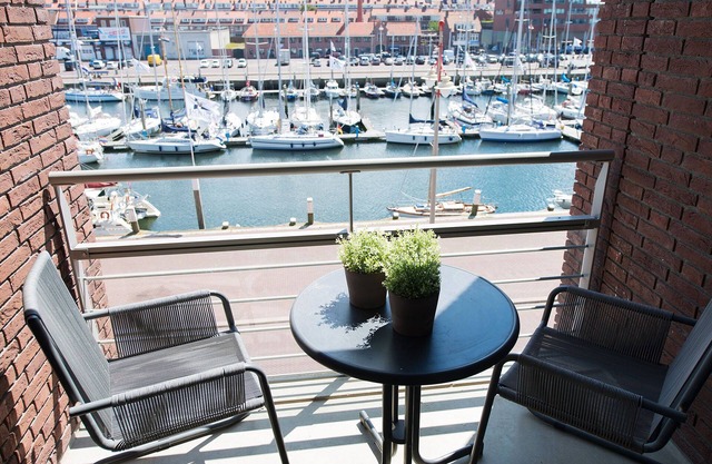 Appartamento contemporaneo a Den Haag con TV