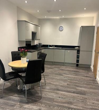 Contemporary apartment Great Location with private car park