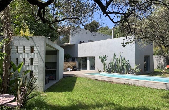 Casa de arquitecto contemporáneo con piscina.