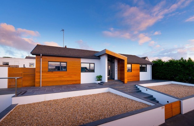 Casa de playa contemporánea - ¡Perfectamente ubicado en la bahía de Widemouth!