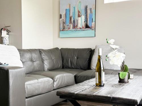 Contemporary West Loft in Historic Niagara