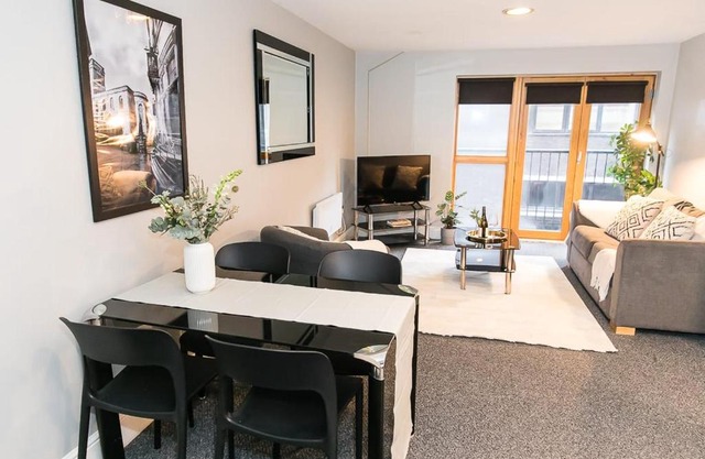 Contemporary City Centre Apartment