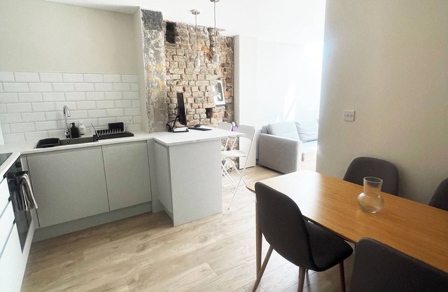 Contemporary City Retreat- Work & Study