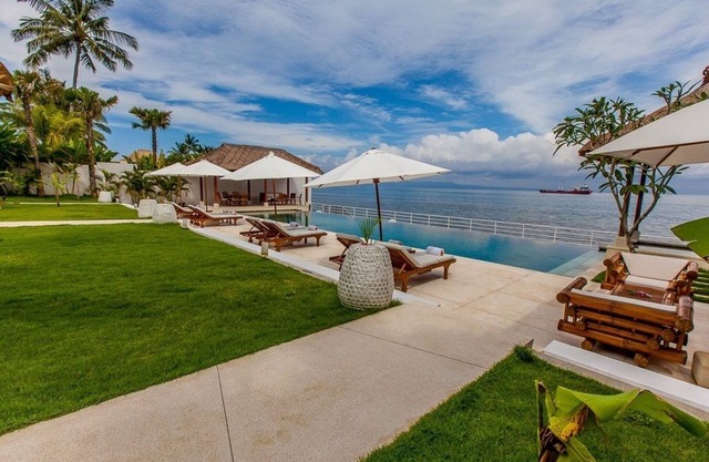 Villa de estilo contemporáneo y colonial de 4 dormitorios con vista al mar, Candidasa;