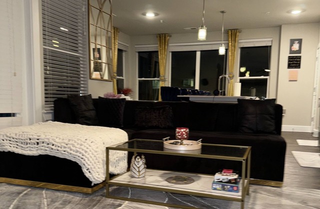 💕Contemporary Comfort: 2BR/2B Apt with washer/dryer- Your Perfect Stay💕