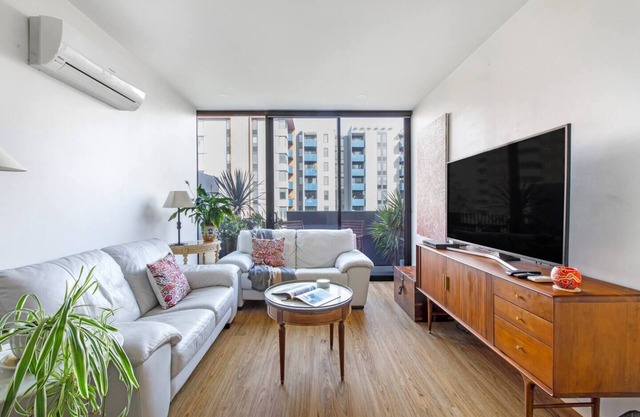 Contemporary Comfort between Fitzroy and Carlton